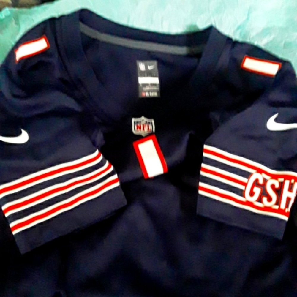 On field Nike NFL shirt. Fields 1
